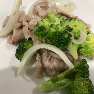 お弁当に！ブロッコリーと玉ねぎの豚肉炒め